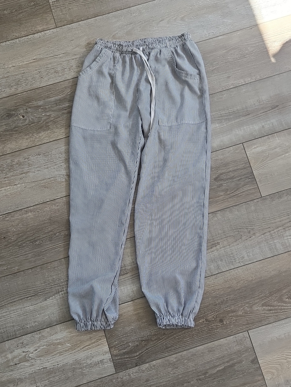 Casual Women's Beachy Drawstring Jogger Pants - Black & White Striped Sm